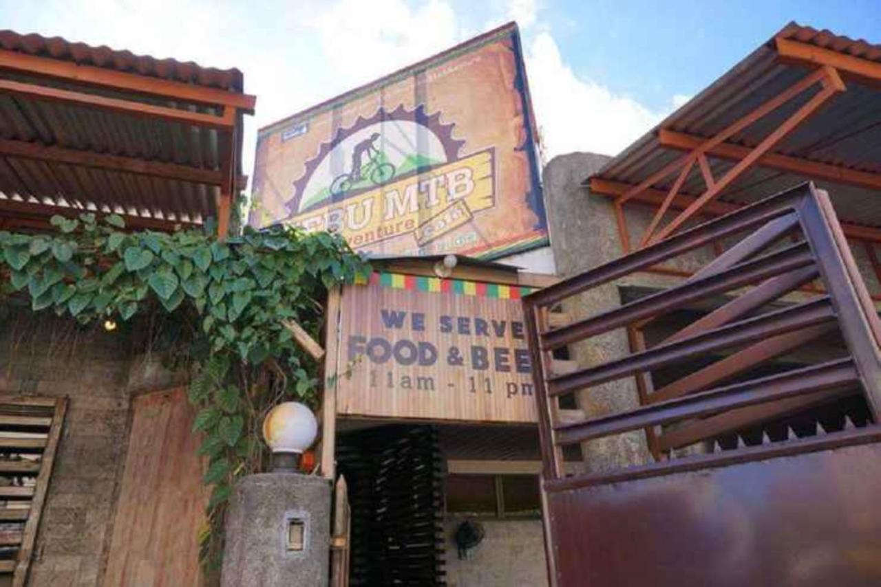 Cebu Hostel & Glamping Exterior photo